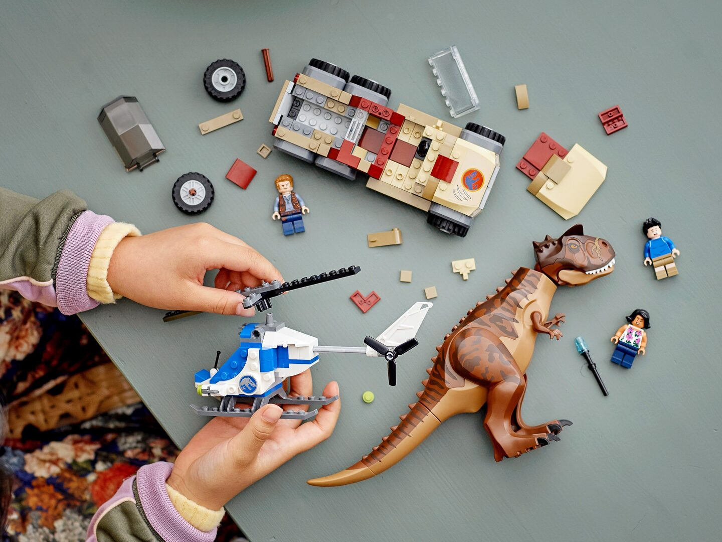 Achtervolging van dinosaurus Carnotaurus — Afbeelding 10
