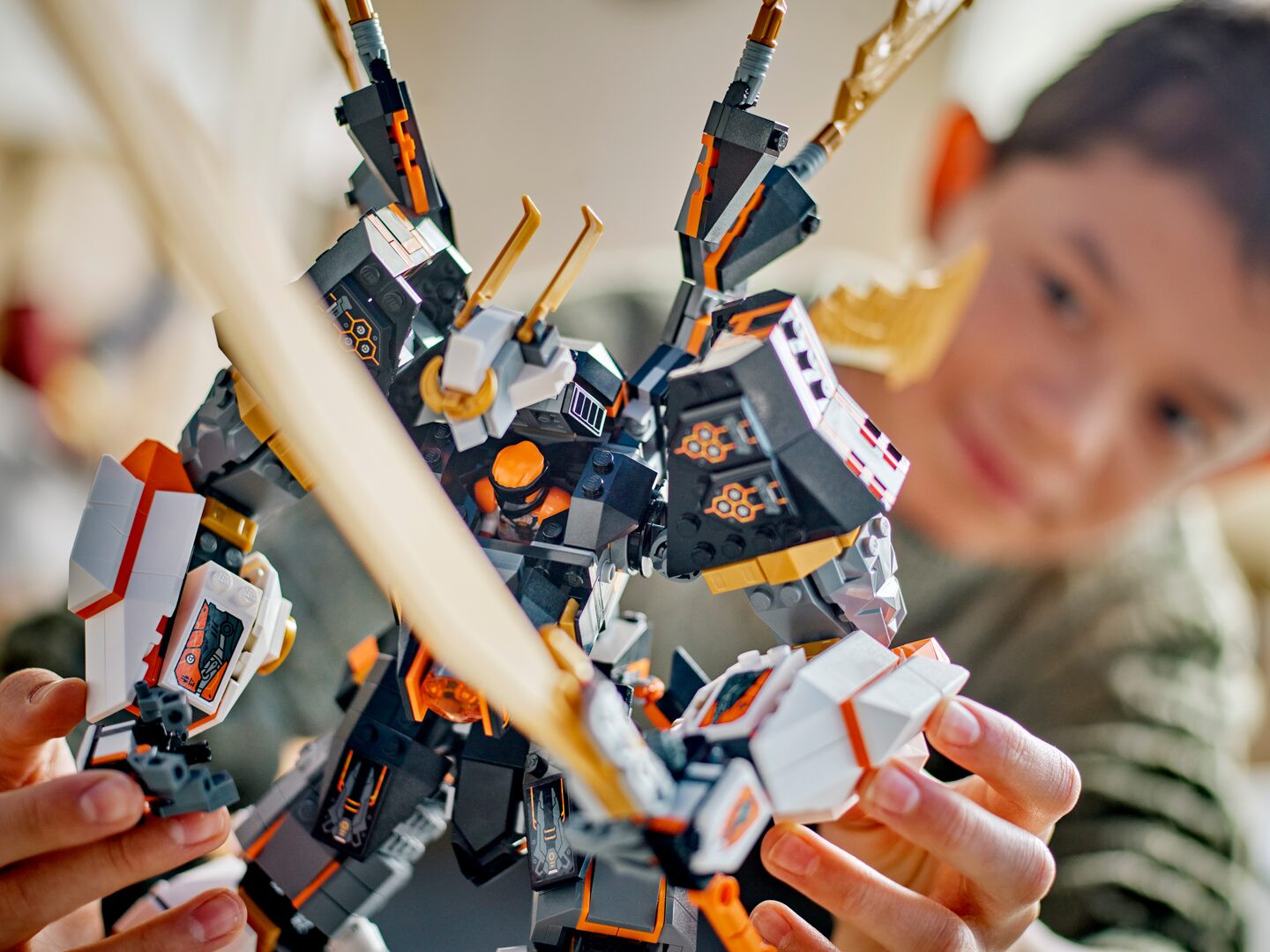 Cole's reusachtige drakenmecha — Afbeelding 7